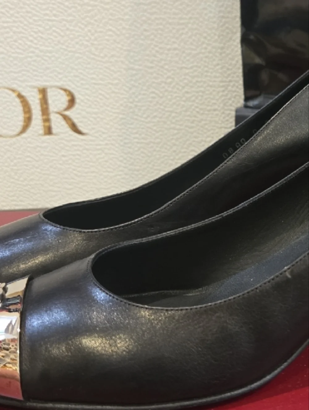 CHANEL Black Leather Women's Flats - Classic Round Toe - Picture 2 of 16